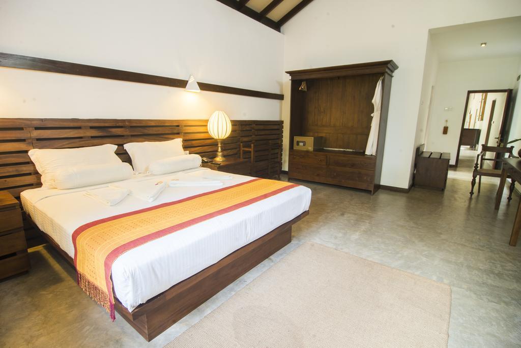 Roman Lake Ayurveda Boutique Resort - Level 1 Certified อาฮังกัลลา ภายนอก รูปภาพ