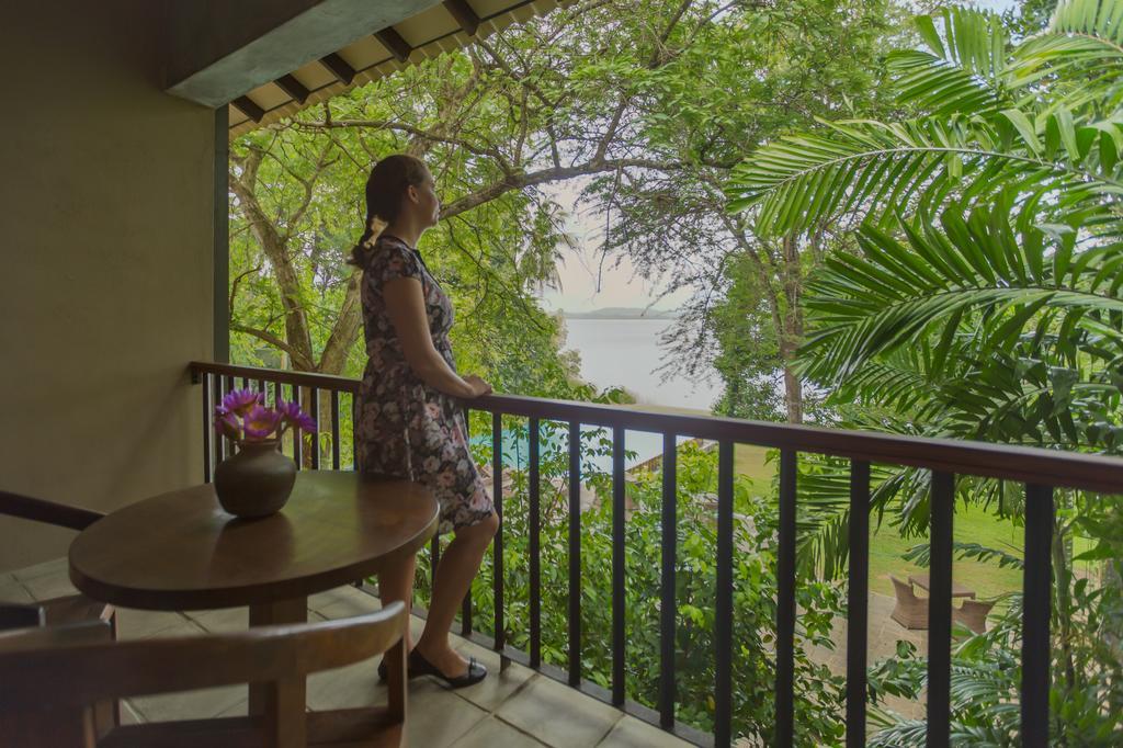 Roman Lake Ayurveda Boutique Resort - Level 1 Certified อาฮังกัลลา ภายนอก รูปภาพ